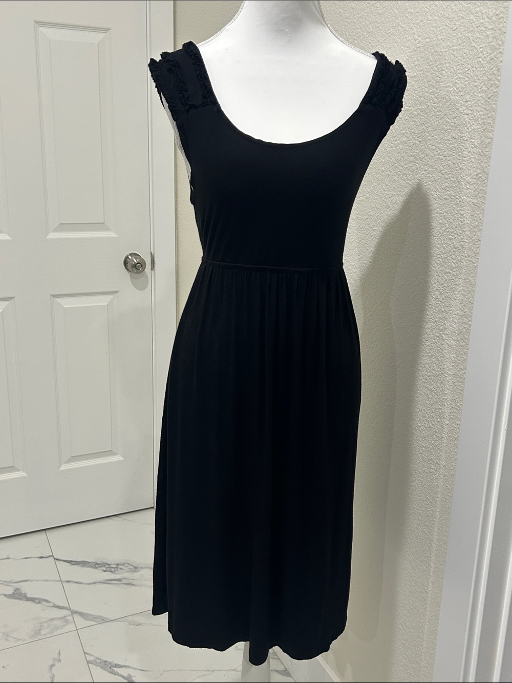 Kenneth Cole Black Scoop Neck Sleeveless Dress